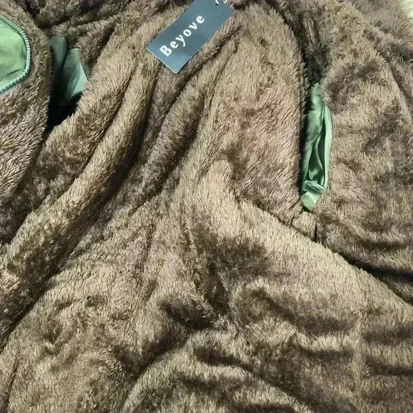 Women's Winter Olive Green Coat Hooded Warm Jacket with Fur Trim Size Medium - Picture 11 of 15